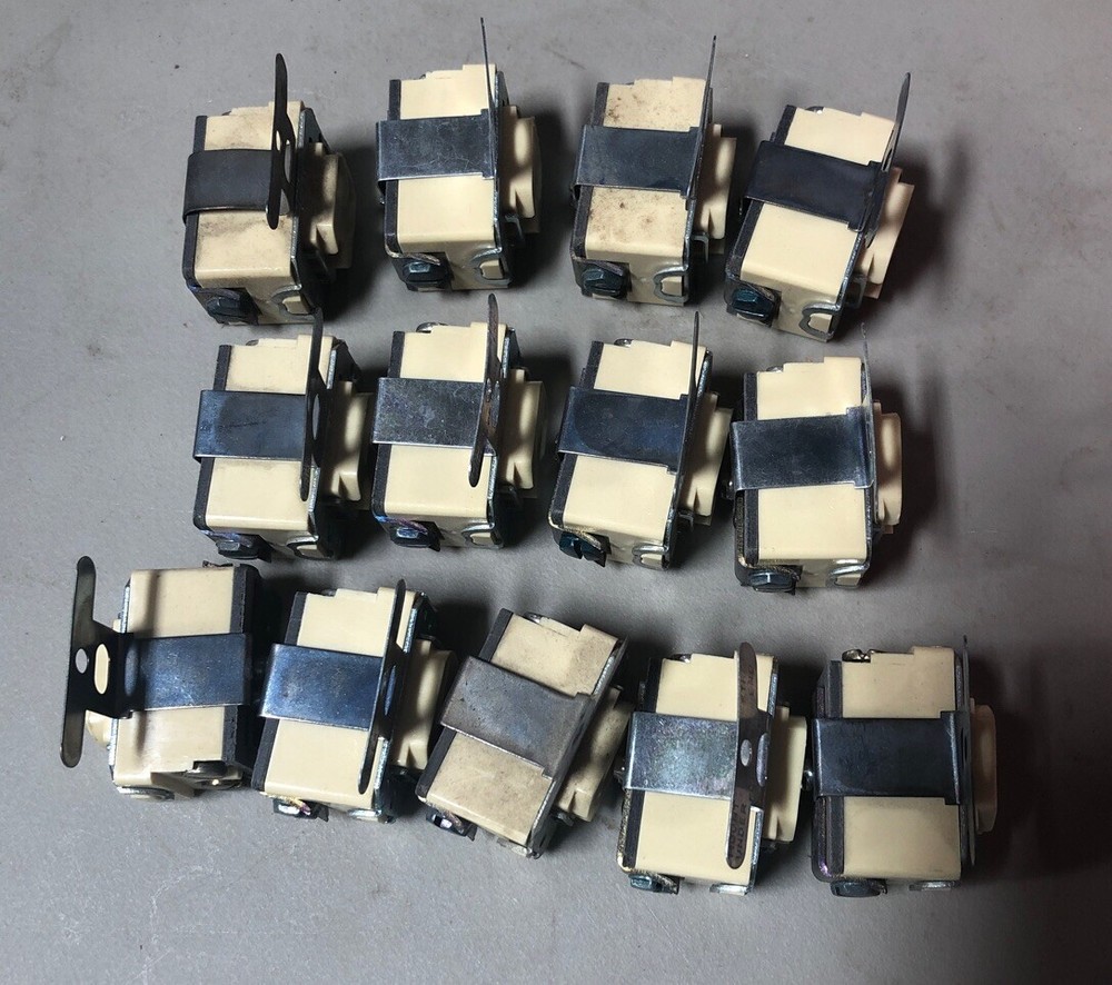 13 Arrow Hart T1432 Ivory Receptacle ECS