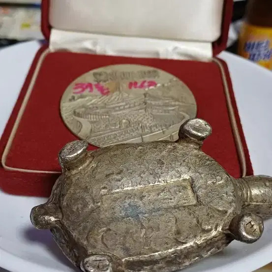 Unknown Authentic Silver Turtle Medal 700g 2625 Don