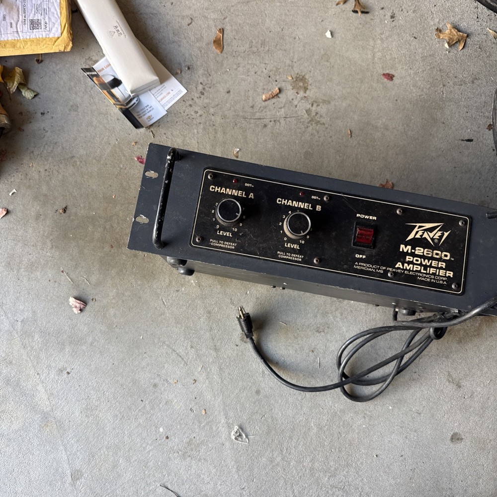 Peavey M2600 Mark Stereo Power Amplifier Powers Not Tested Missing Back