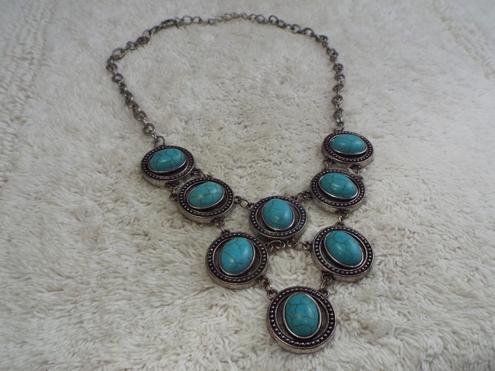 Silvertone Blue Turquoise Stone Necklace (D37)