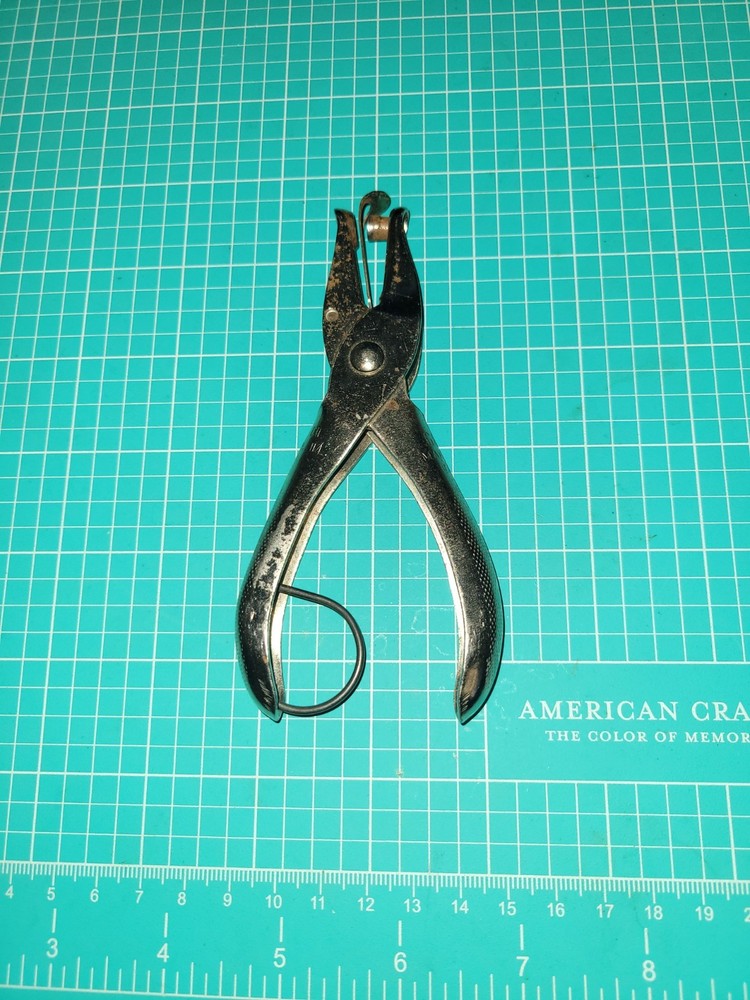 McGill single hole puncher
