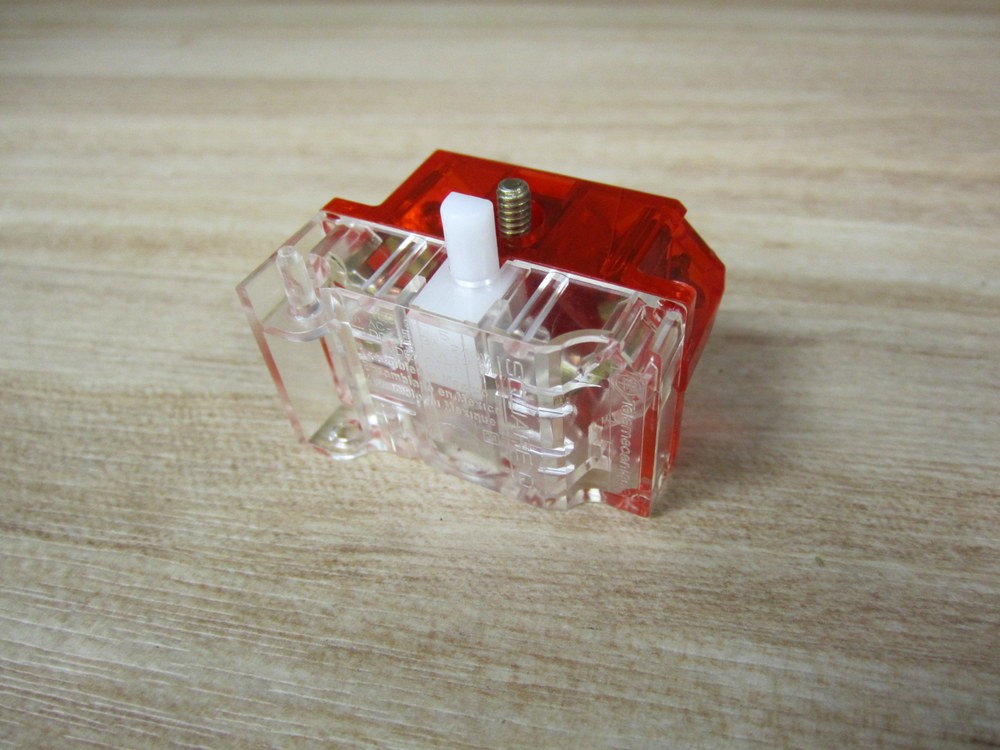 Square D 9001-KA3 Contact Block 88002 Red-Series K