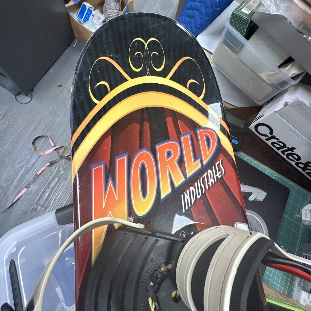 World Industries 121cm Snowboard Everest Bindings