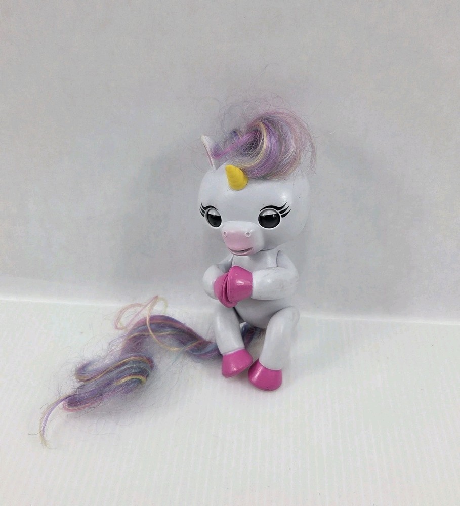 Fingerlings Electronic Interactive Happy Unicorn White with Rainbow Mane