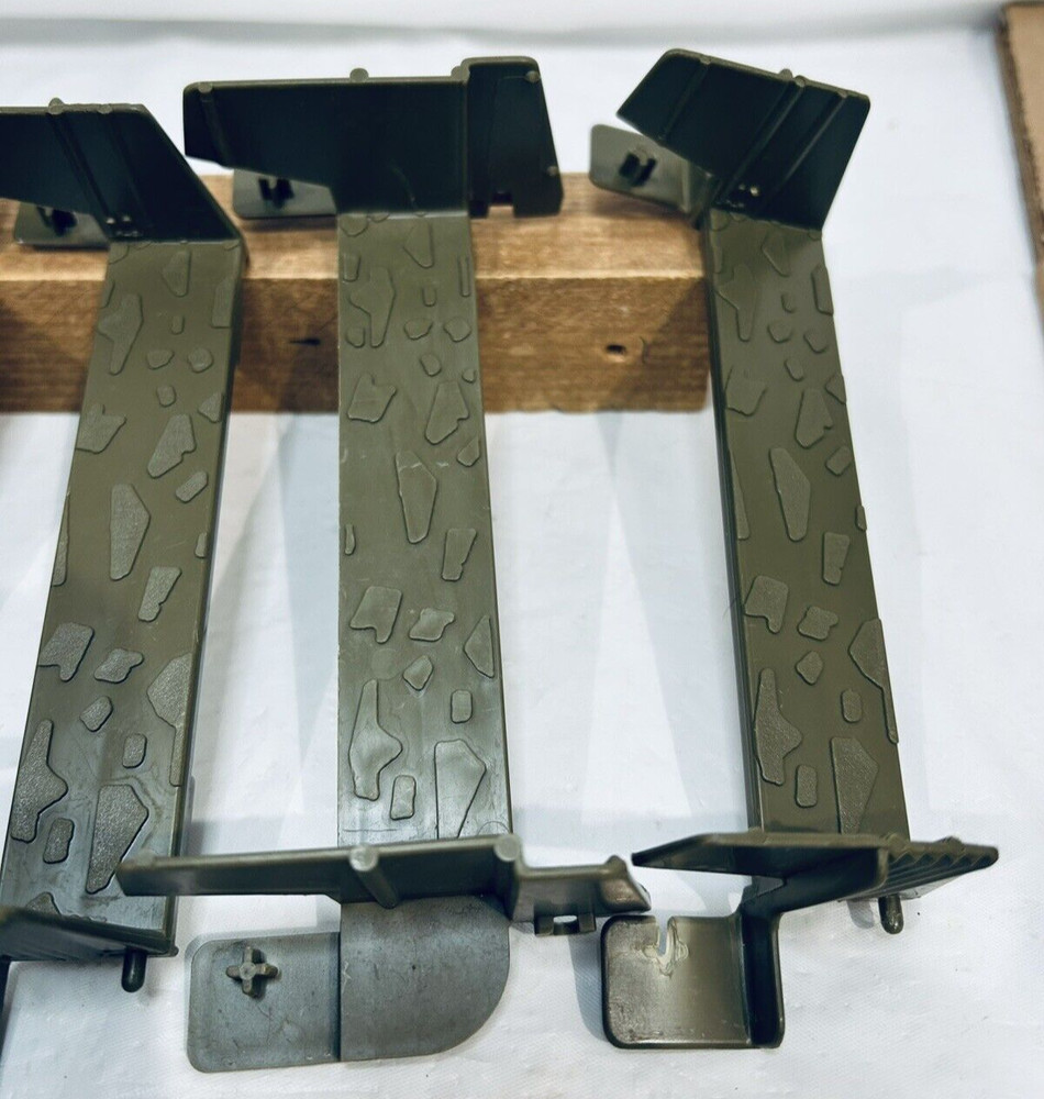 30 Pieces of Green Stomper Track