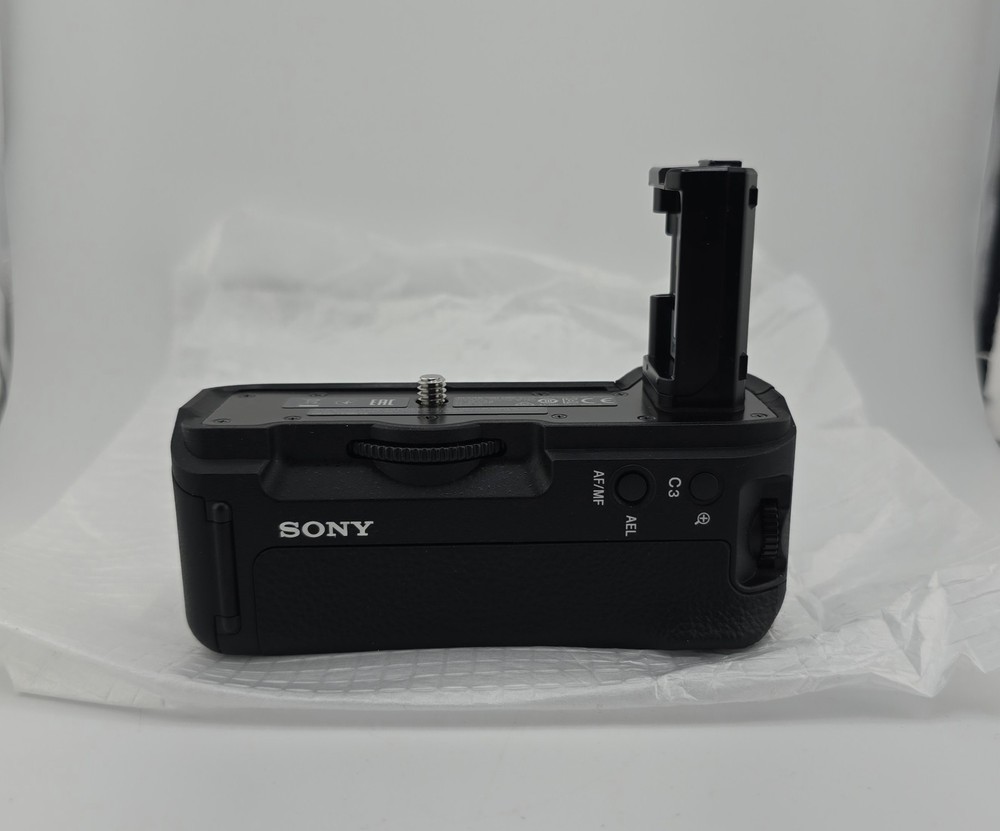 Sony VGC2EM Vertical Grip Black New OPEN BOX