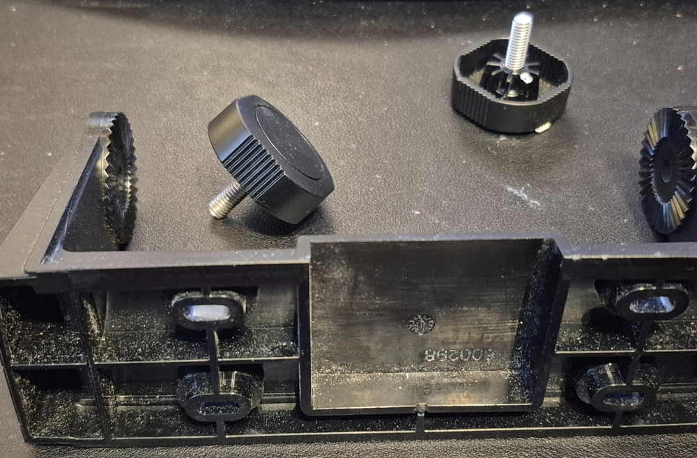 Simrad B&G RS20 V20 Mounting Bracket & Knobs