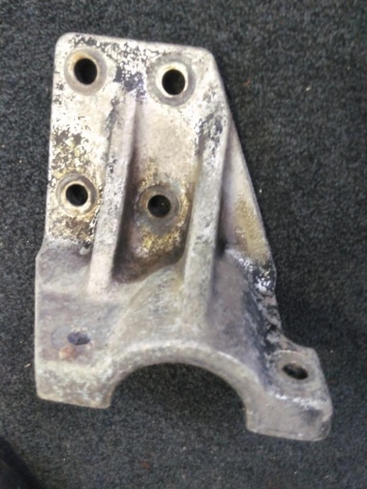 Replaces D7HT-6A070-AA CUMMINS BC4 REAR ENGINE MOUNT ,  MN