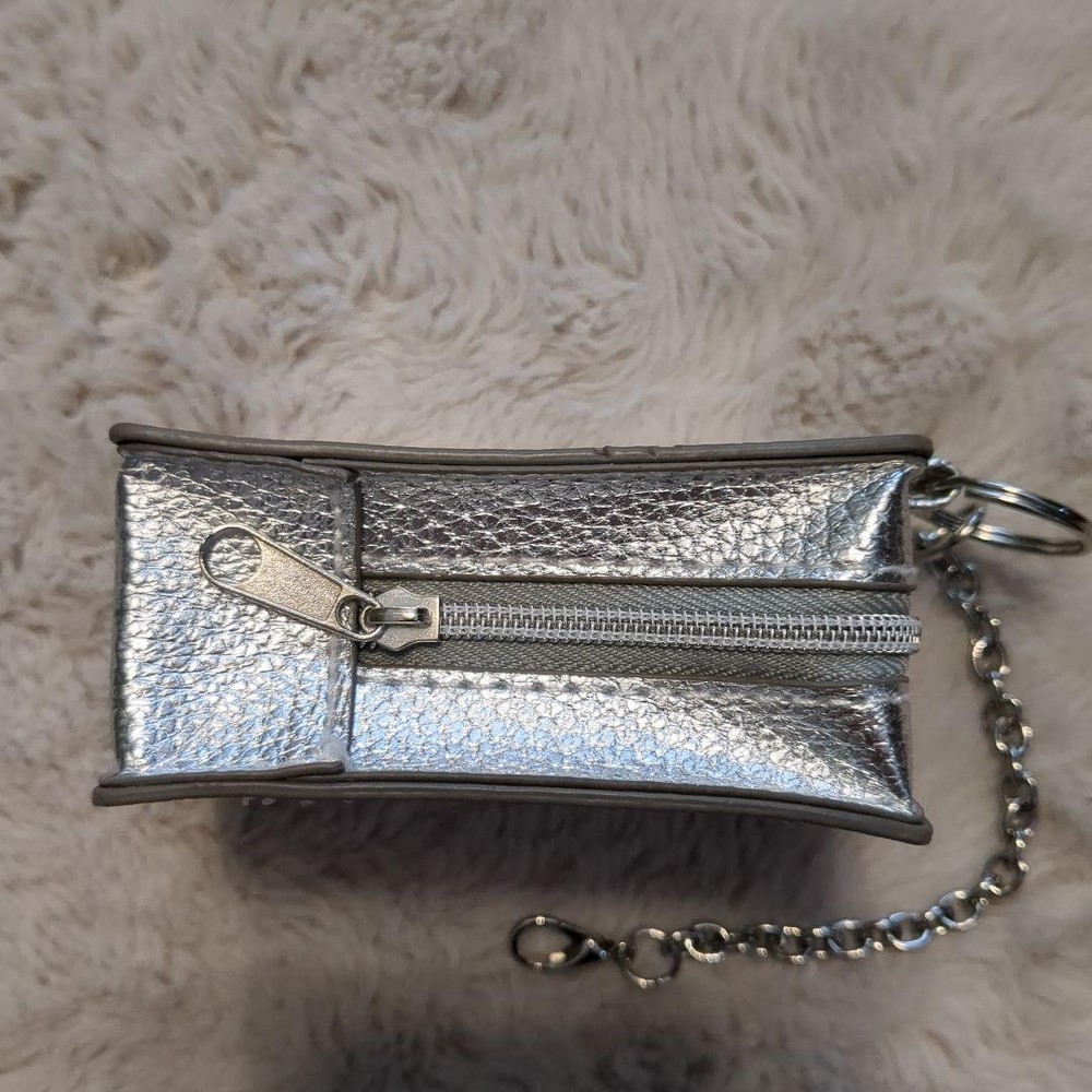 Mrs. GREEN APPLE Gadget Case By Zenjin