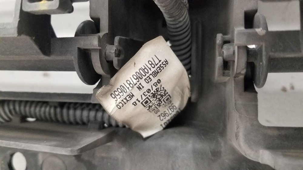 18 GMC YUKON 5.3L AIR SHUTTER