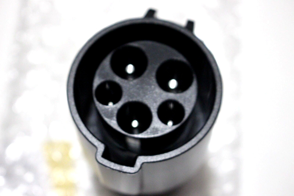 J1772 TO TESLA CHARGING ADAPTER