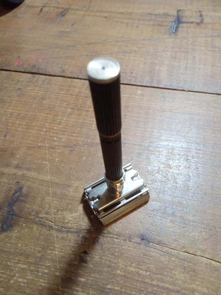 VINTAGE GILLETTE BLACK HANDLE SLIM ADJUSTABLE DATE CODE S-1 GOOD CONDITION 1972