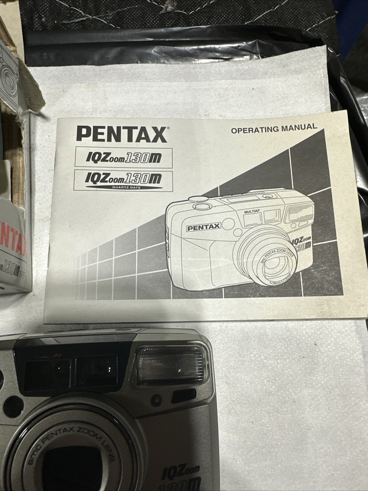 Several Vintage Cameras And Flash Bulbs, Read Full Description
