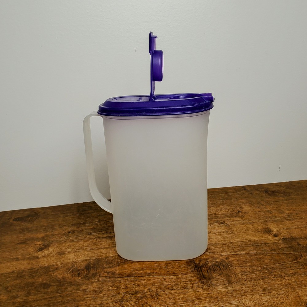TUPPERWARE Slim Line 2 Qt Refrigerator Pitcher Blue Flip Top Lid #2009