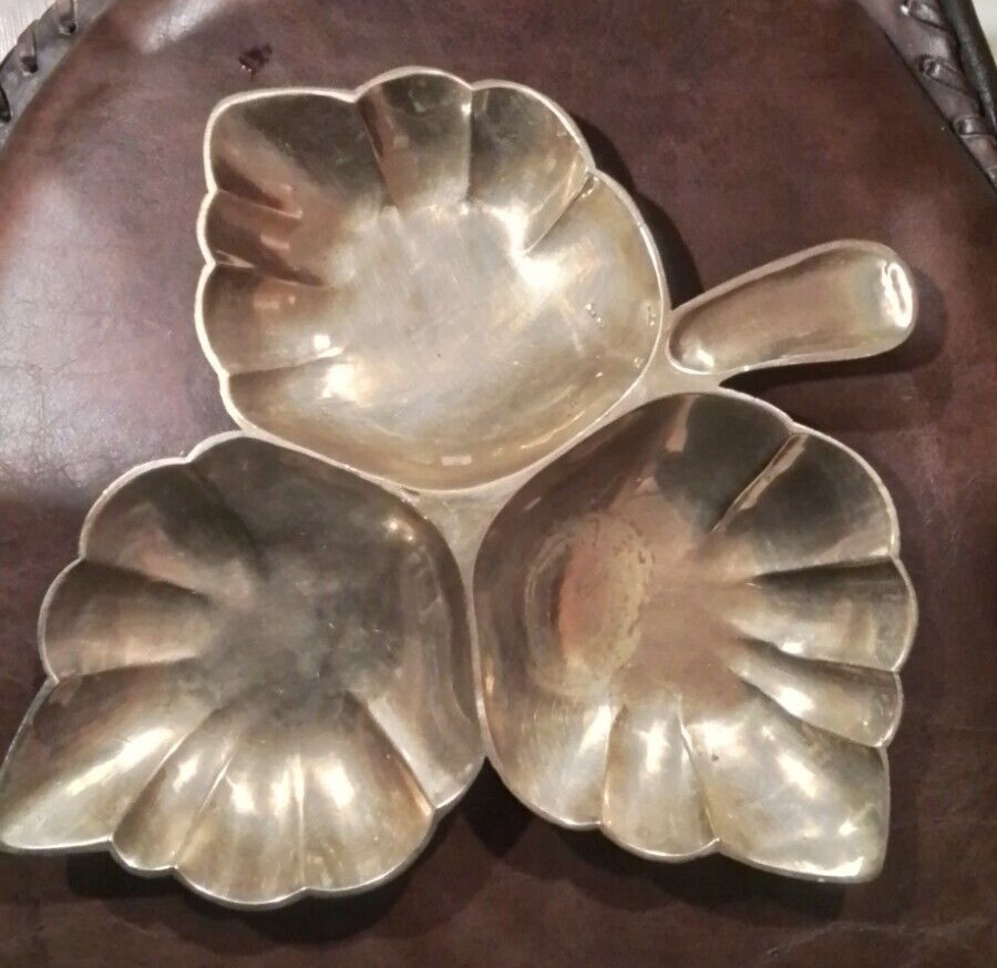 Vintage Solid Brass 3 leaf nut snack bowl Great color collectable