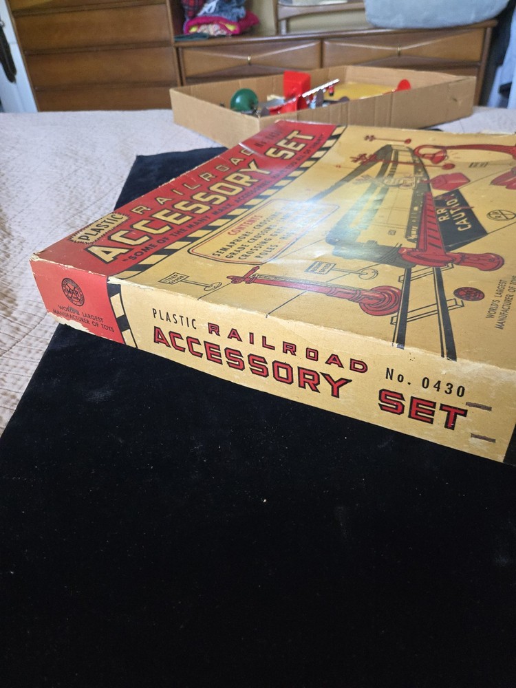 Complete VINTAGE MARX 1950'S RAILROAD ACCESSORY SET # 0430