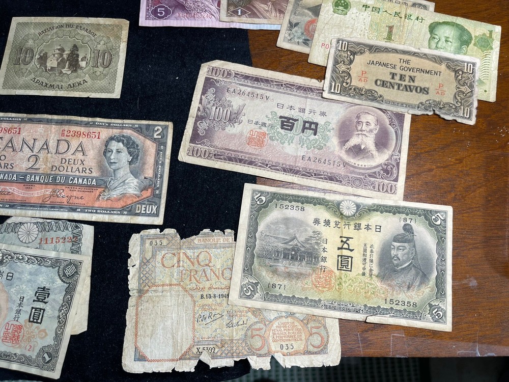 Assorted World Foreign Banknotes Lot