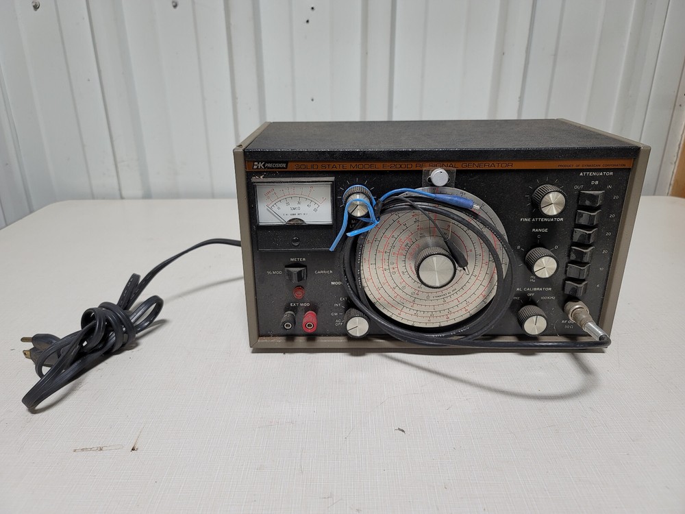 B&K Precision Solid State Model E-200D RF Signal Generator