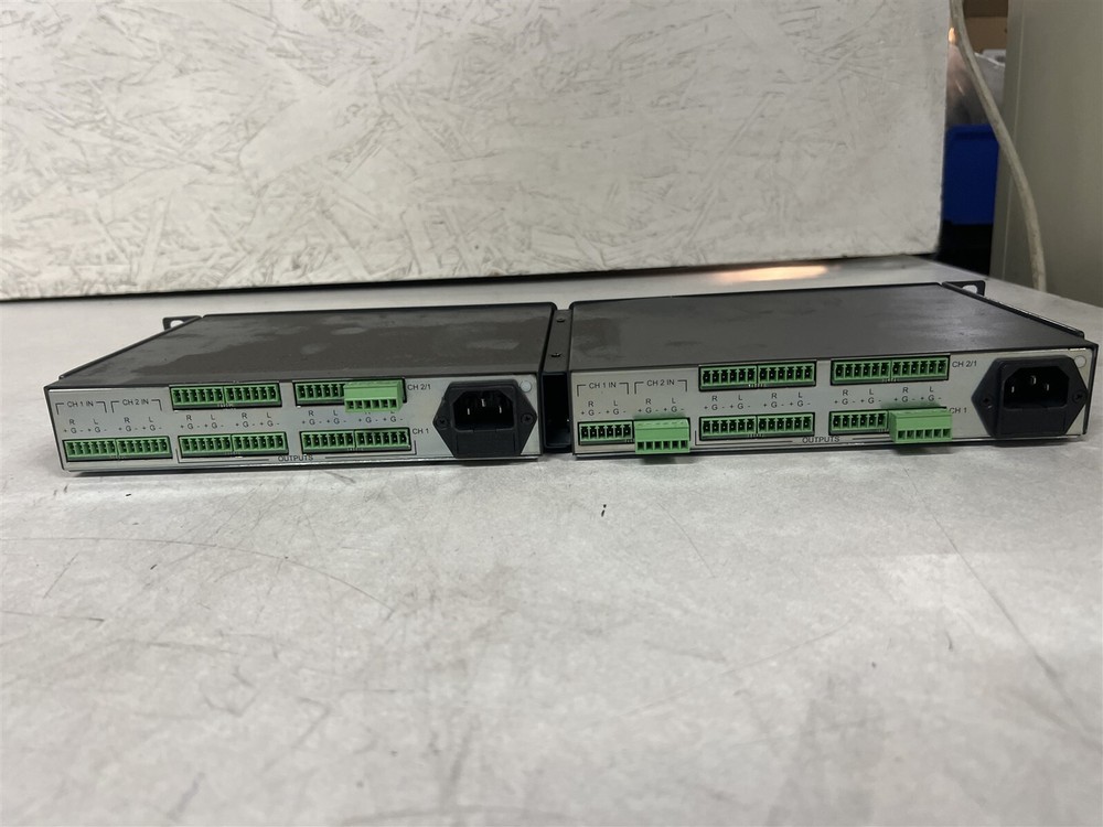(Rack of 2) Kramer VM−80A
