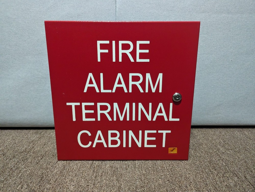 SSU00645 Space Age 32-Point Terminal Cabinet