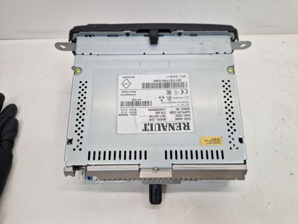 Compatible radio/screen system for Renault Trafic II