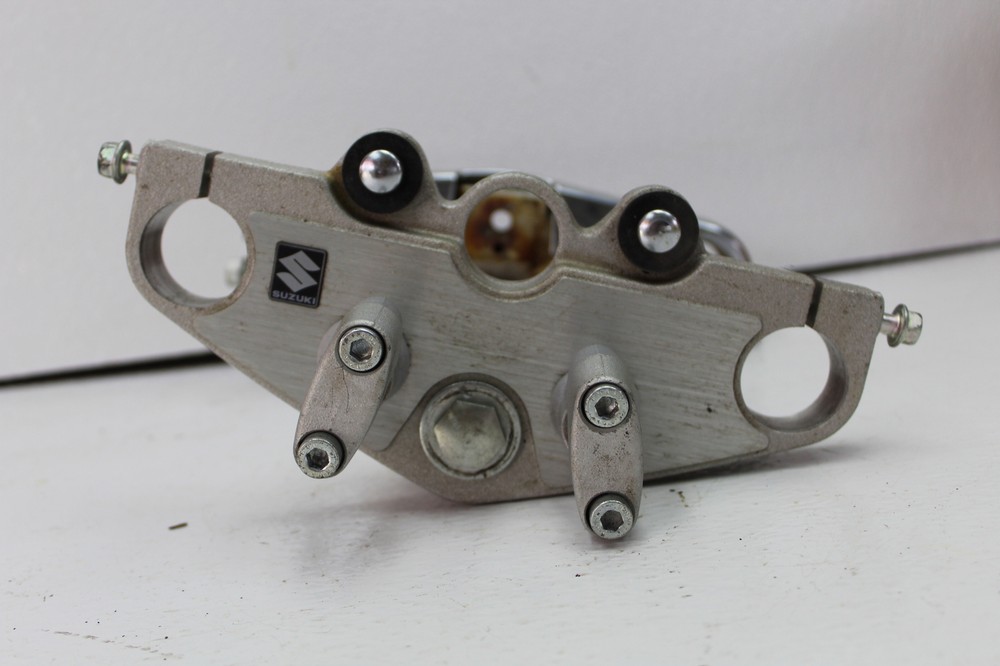 2009 SUZUKI GZ250 (#331) TRIPLE TREE STEERING STEM FORK CLAMP