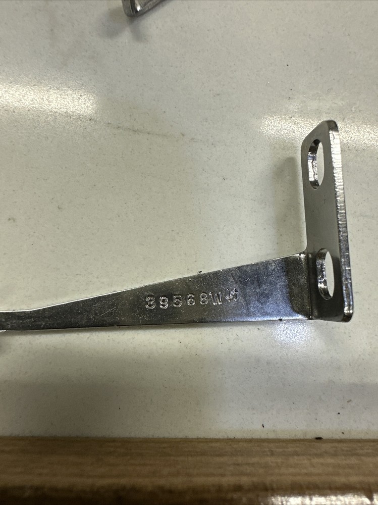 NEW 39568W-UNION SPECIAL-THREAD GUIDE LOWER LOOP