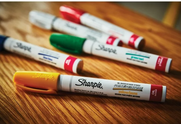Sharpie Oil-Based Medium Point White Paint Marker, 1 Each
