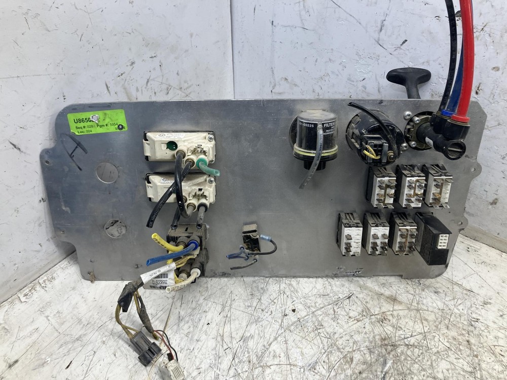 Freightliner COLUMBIA 120 GAUGE AND SWITCH Dash Panel - Used