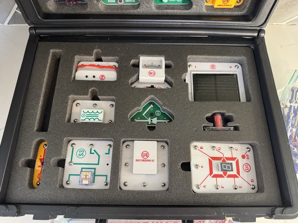 Snap Circuits Deluxe Light and Sound Combo