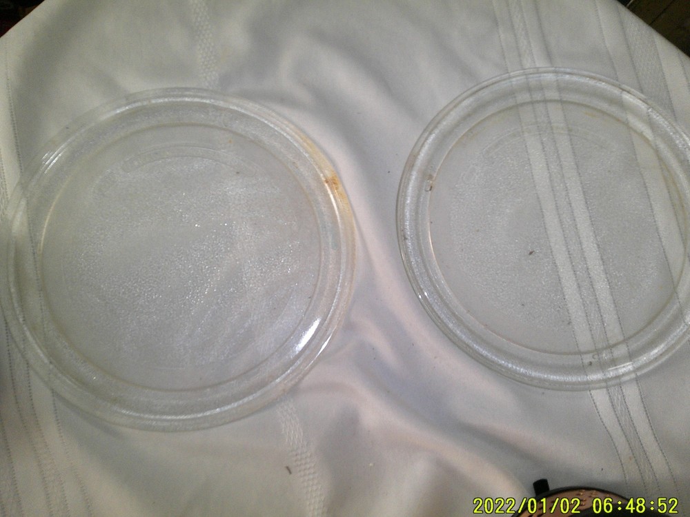 2 THE SAME SIZE MICROWAVE CLEAR GLASS PLATES