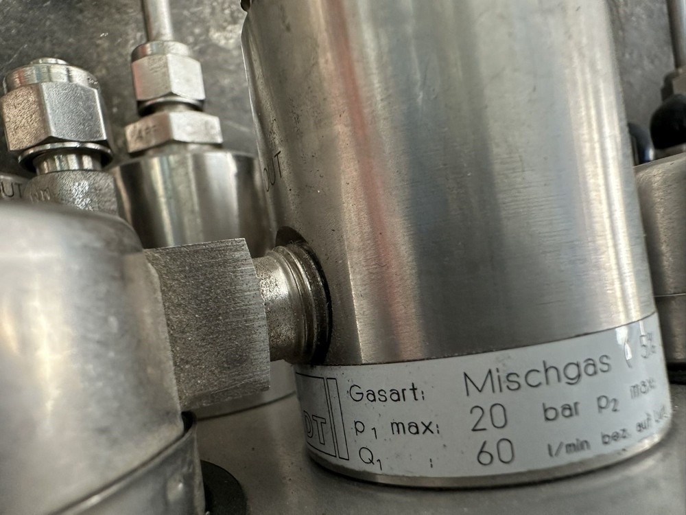 Tescom pressure regulator panel D43542-10-S