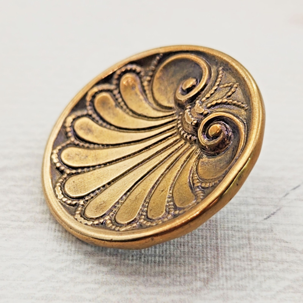 Seashell ~ Antique Realistic Brass Scallop Shell Button ~ just under 15/16"