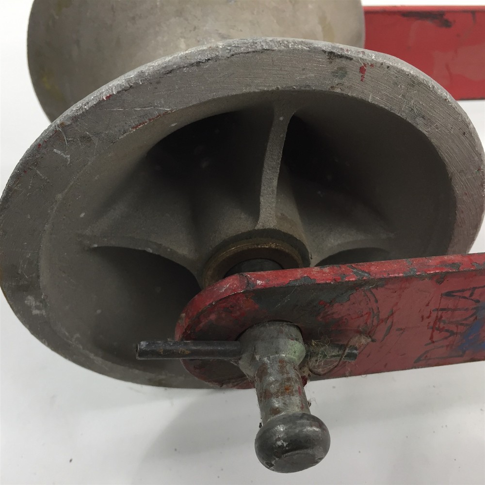 (1) Ensley Tool E-824 Hook Sheave With 6" Sheave
