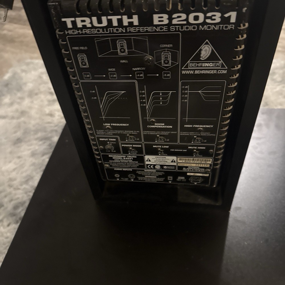 2x Behringer B2031A Truth Aktive Studiomonitore / Active Studio Speakers