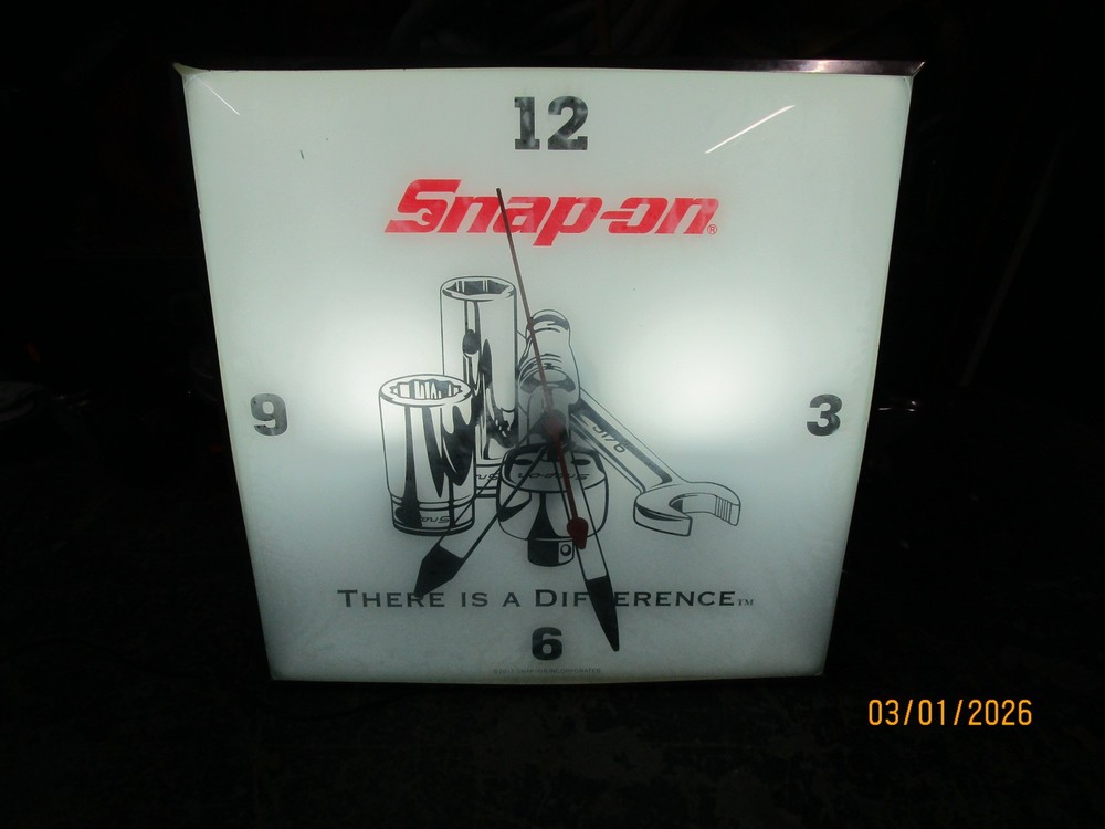 Snap On Tools 2017 Lighted Clock 15-1/4" x 15-1/4" x 3"