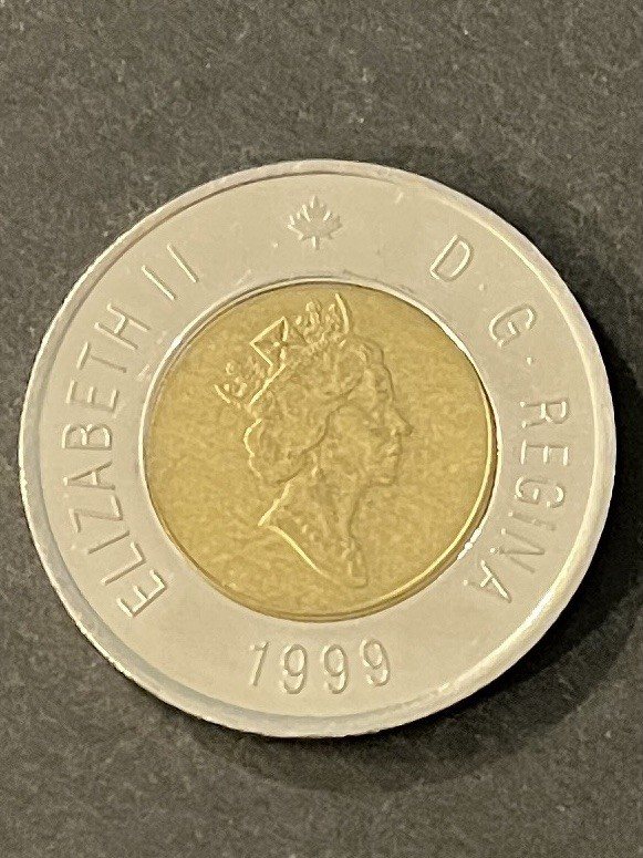 CANADIAN 2 DOLLAR COIN
