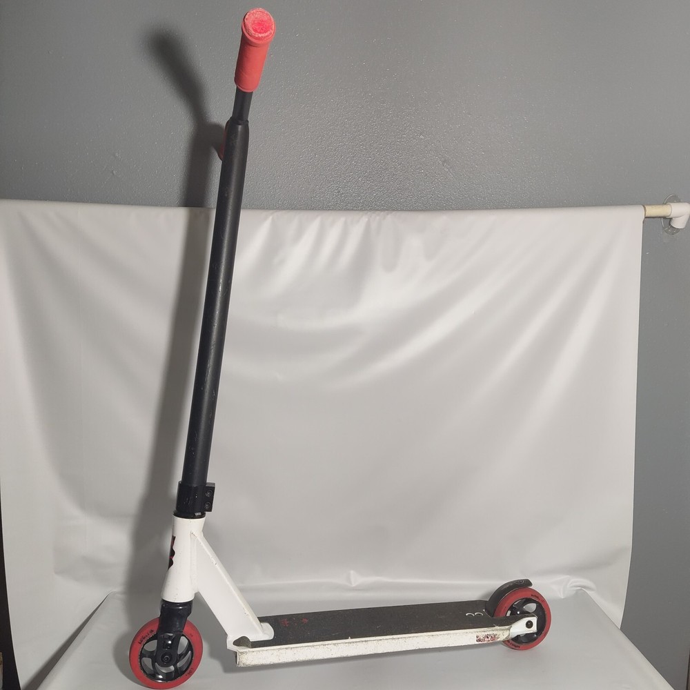 LUCKY CREW Scooter 2018 WHITE & RED - Good Condition!