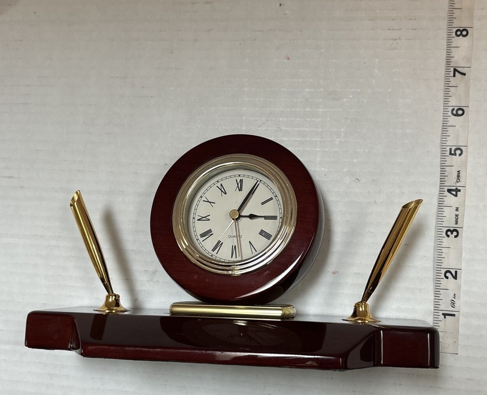Desktop Quartz Clock With Pen Holders Tabletop Decoration