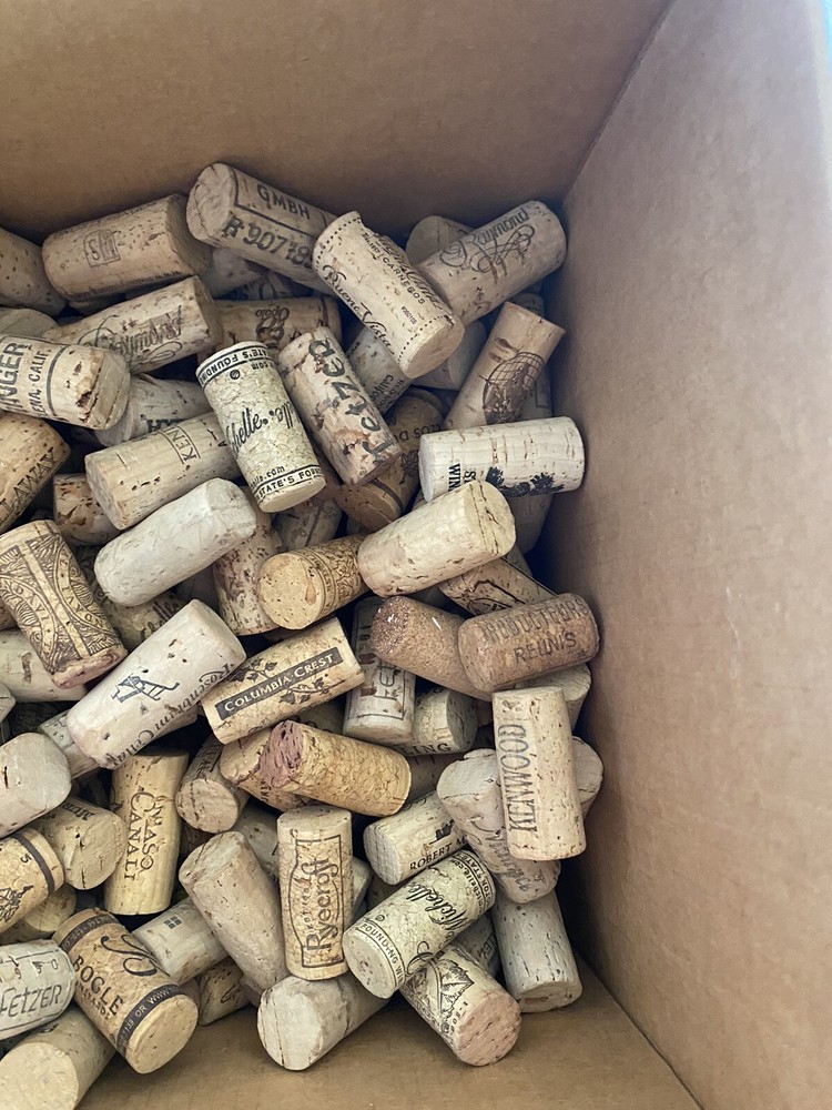 600 used natural wine corks