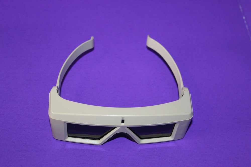 StereoGraphics Crystal Eyes 3D & Transmitter & Stand with COA