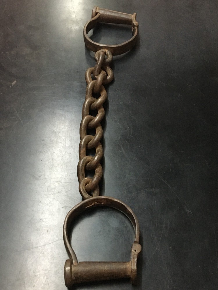 OLD VINTAGE HANDMADE RUSTIC IRON SOLID RARE HANDCUFF CHAIN MULTIPURPOSE USE