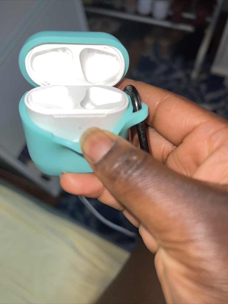 Apple airpod First Generation charging case only