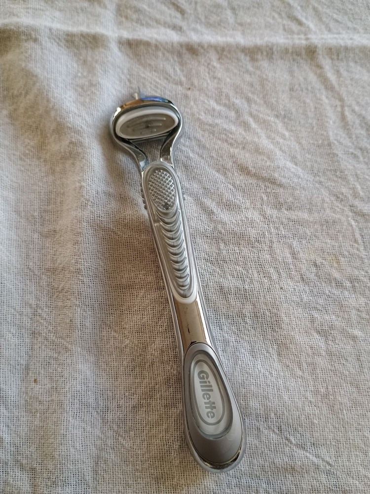 Pre Owned Gillette Proglide Fusion Razor Handle Silver