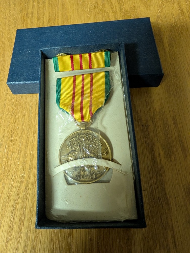 Viet Nam Service Metal And Ribbon Full Size