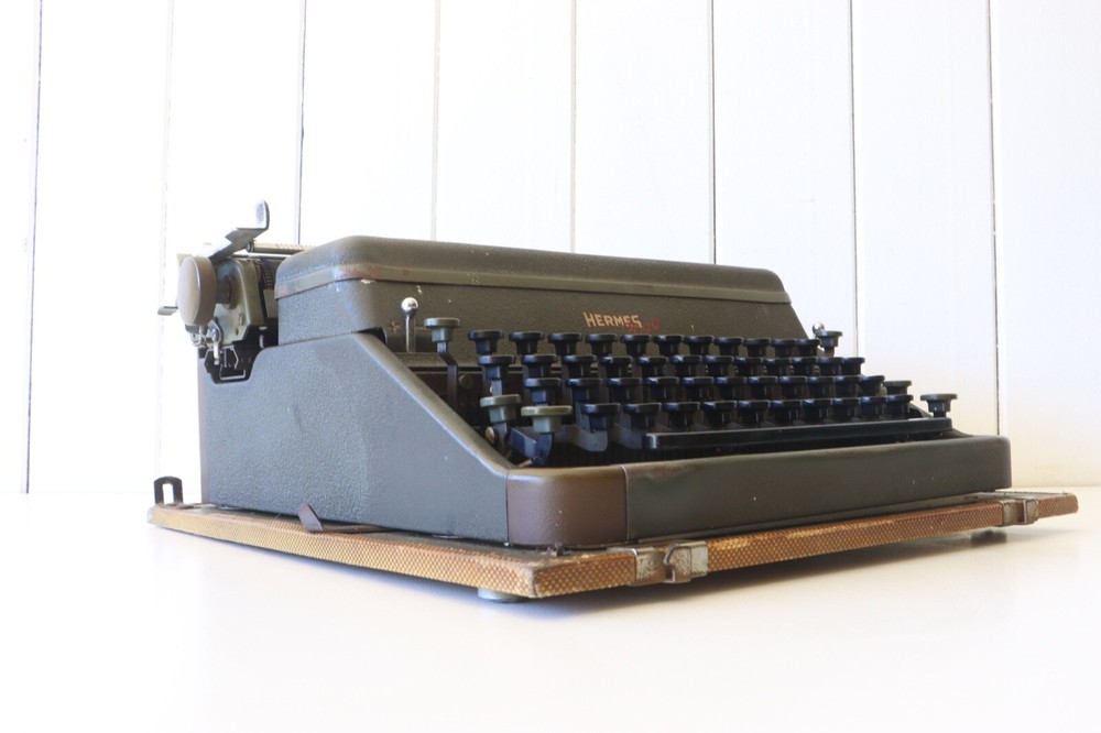 Hermes 2000 Typewriter - Original Case ***** Excellent Working Condition *****