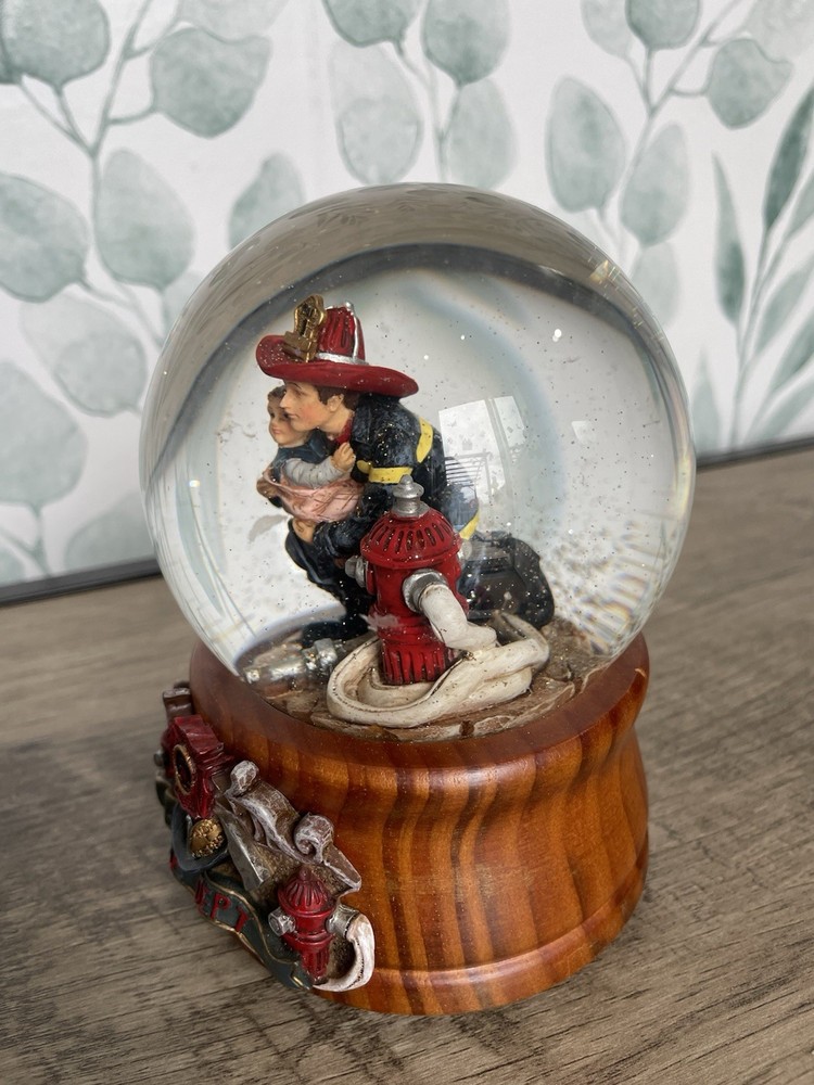 Vintage 1998 Vanmark Musical Waterglobe