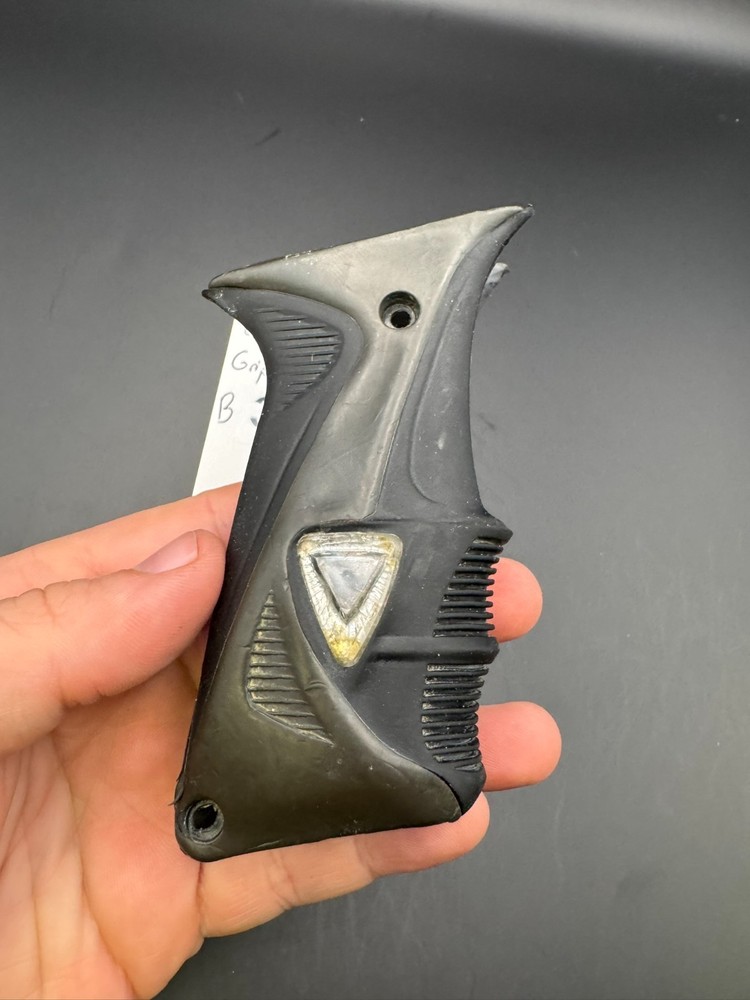 DLX Luxe 1.0/2.0 Grips-Black