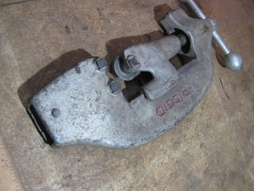 Ridgid 820 Pipe Cutter for 535 Pipe Threader 42390