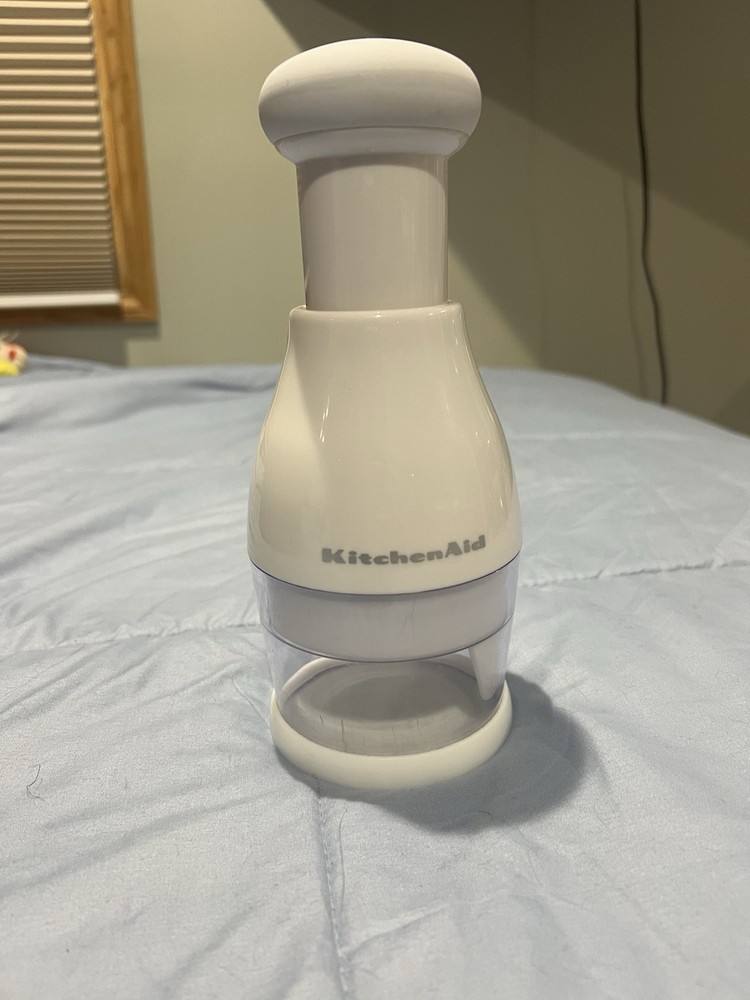 Pampered Chef Push Function Food Chopper - White